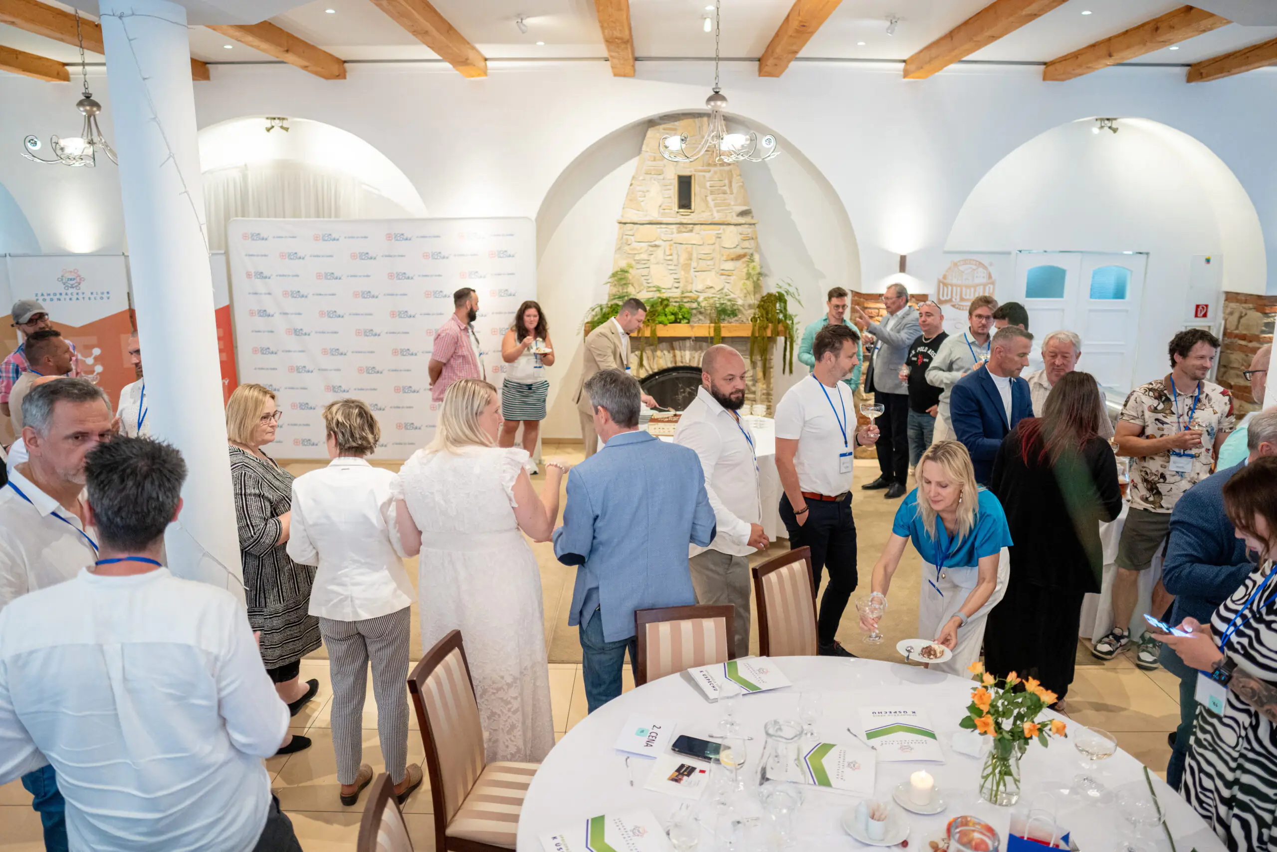 Networking a raut na firemnej akcii v sále Jozef II.